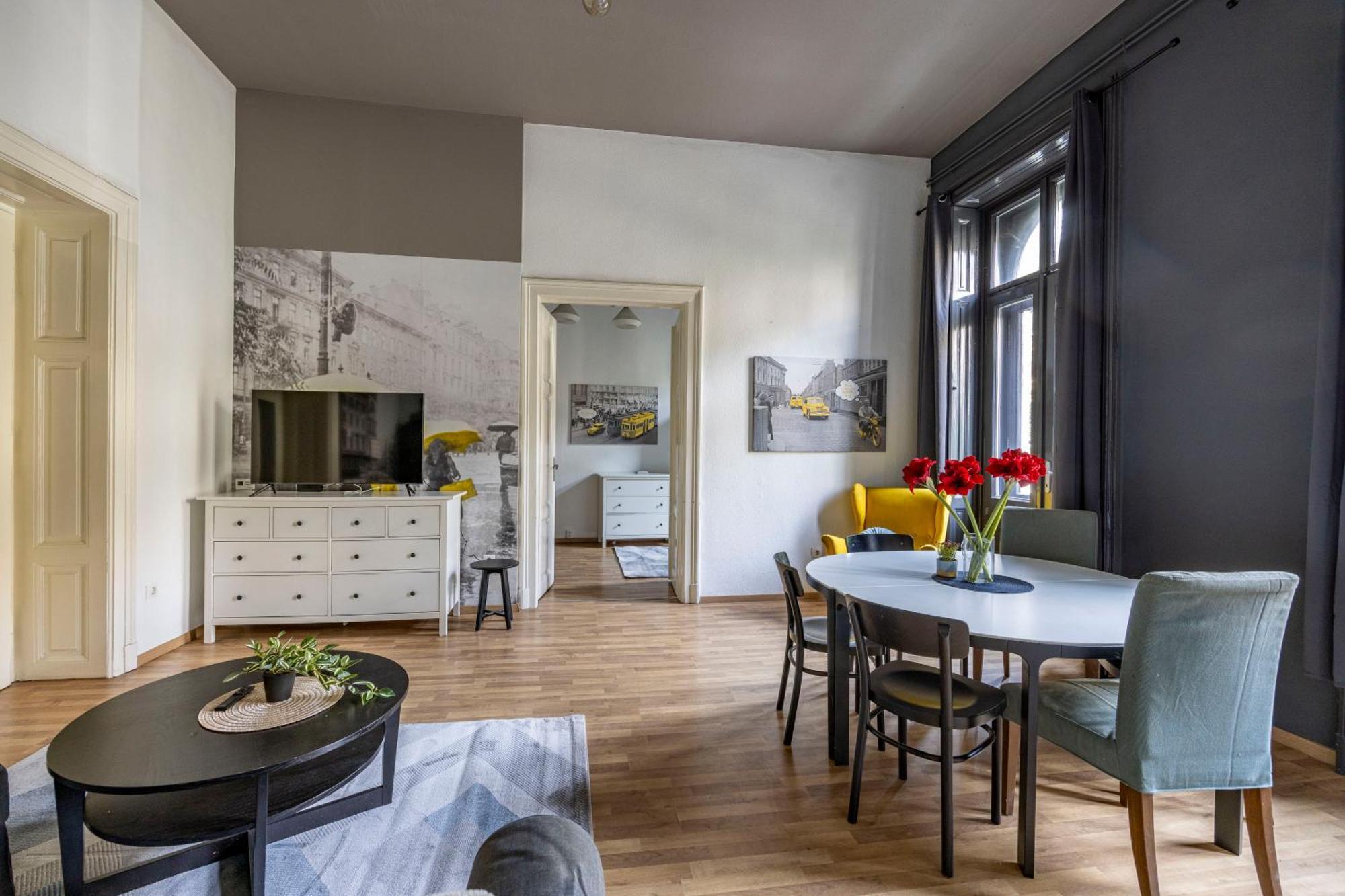 Cozy & Nostalgic Style In The Center Appartement Boedapest